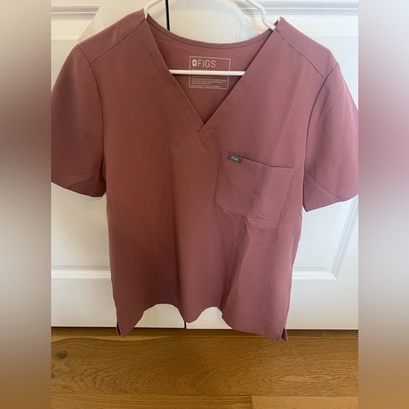 Figs Catarina scrub top
Size large
Mauve - Picture 1 of 3